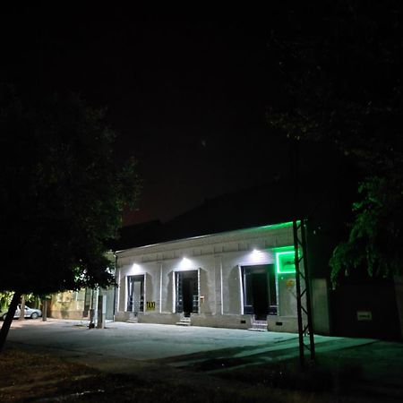 Hostel Horgos Centar ภายนอก รูปภาพ
