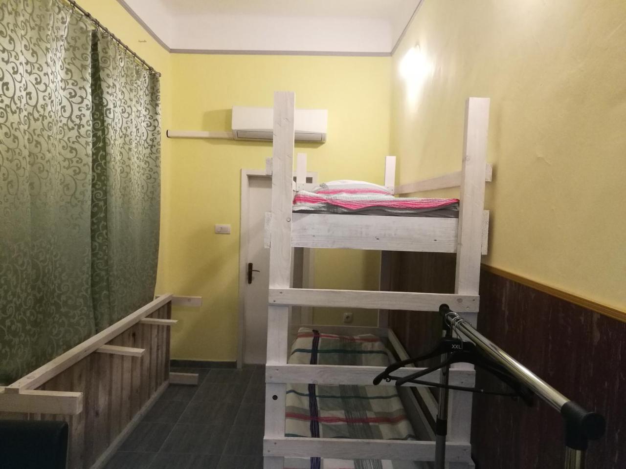 Hostel Horgos Centar ภายนอก รูปภาพ