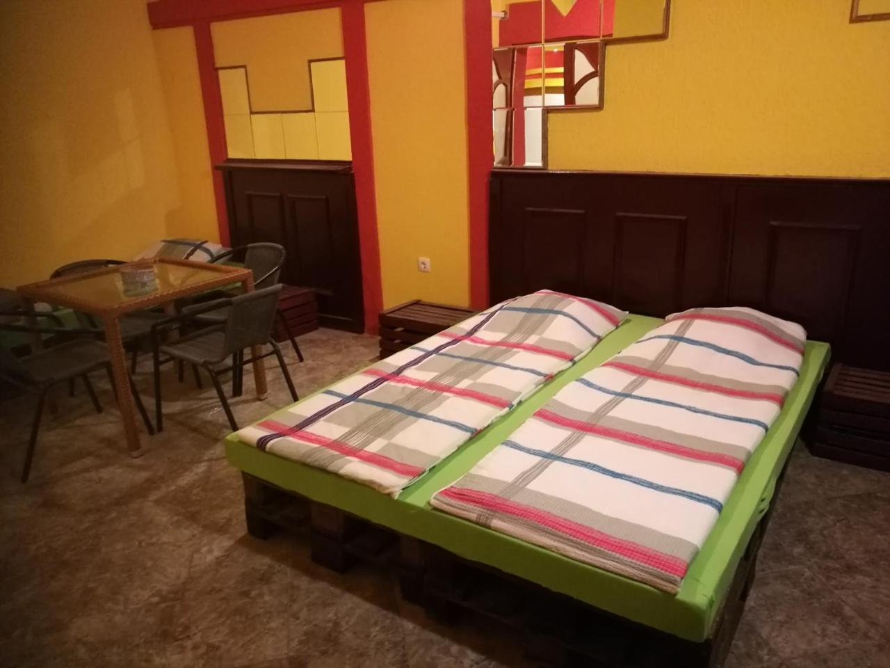 Hostel Horgos Centar ภายนอก รูปภาพ