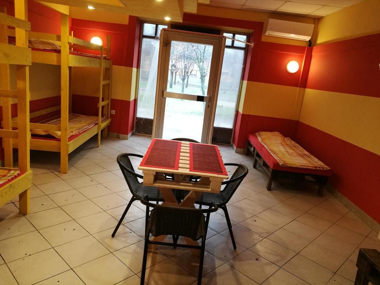 Hostel Horgos Centar ภายนอก รูปภาพ